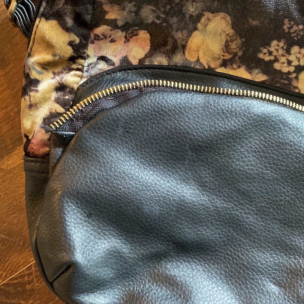Mossimo floral backpack - Picture 2 of 6